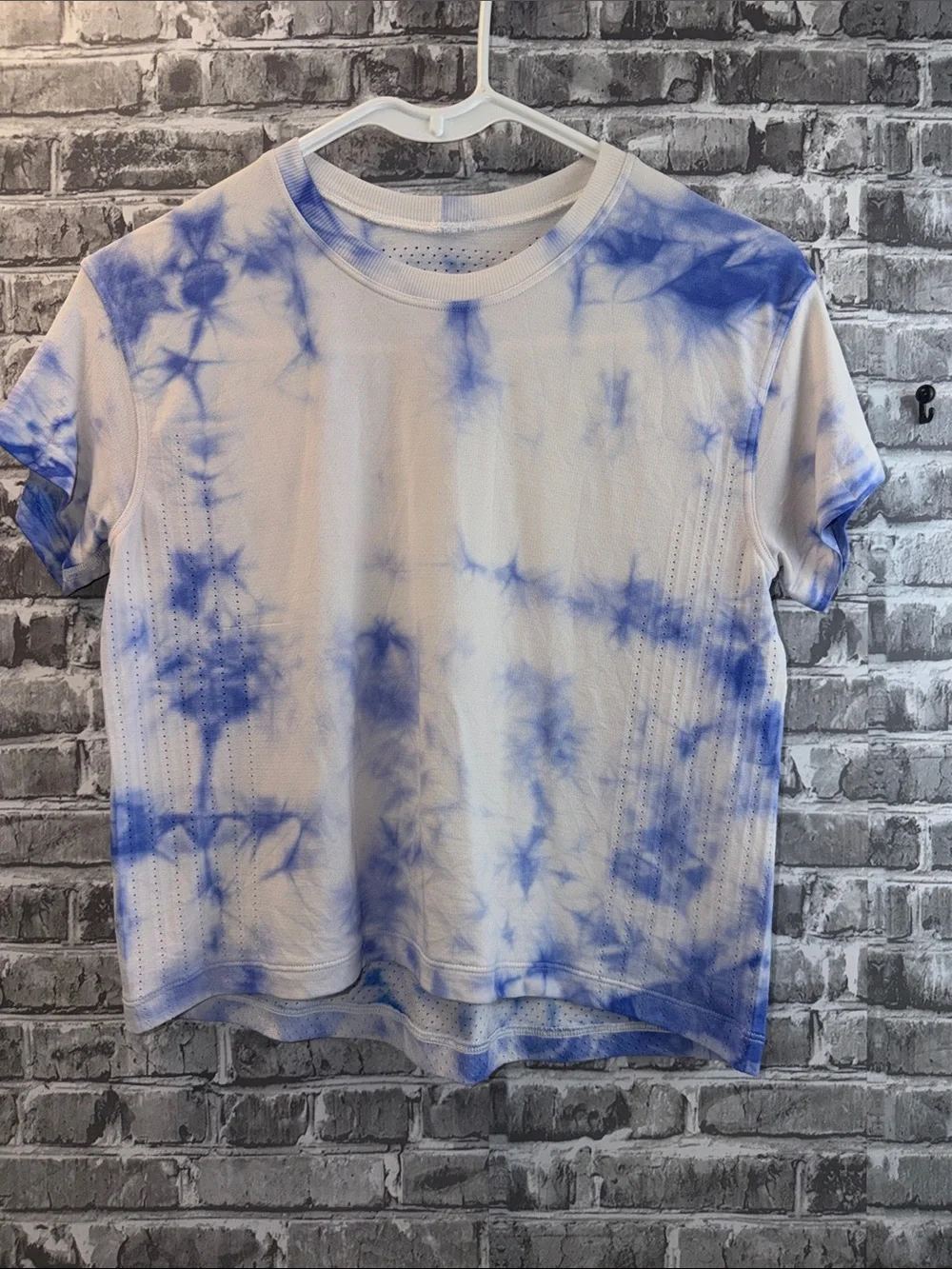 Lululemon Tie-Dye Blue Short-Sleeve cropped Shirt
